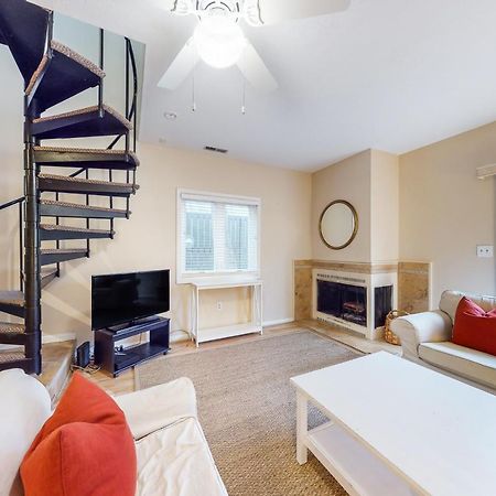 Scarborough Village - 245 Country Club Dr, Unit #608 リホーボス・ビーチ エクステリア 写真