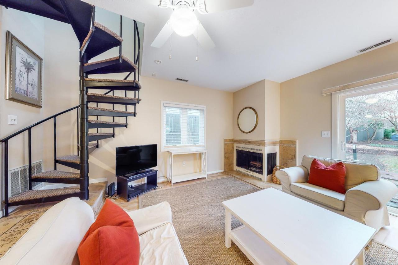Scarborough Village - 245 Country Club Dr, Unit #608 リホーボス・ビーチ エクステリア 写真