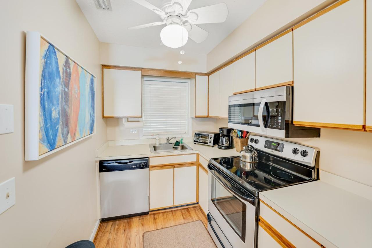 Scarborough Village - 245 Country Club Dr, Unit #608 リホーボス・ビーチ エクステリア 写真