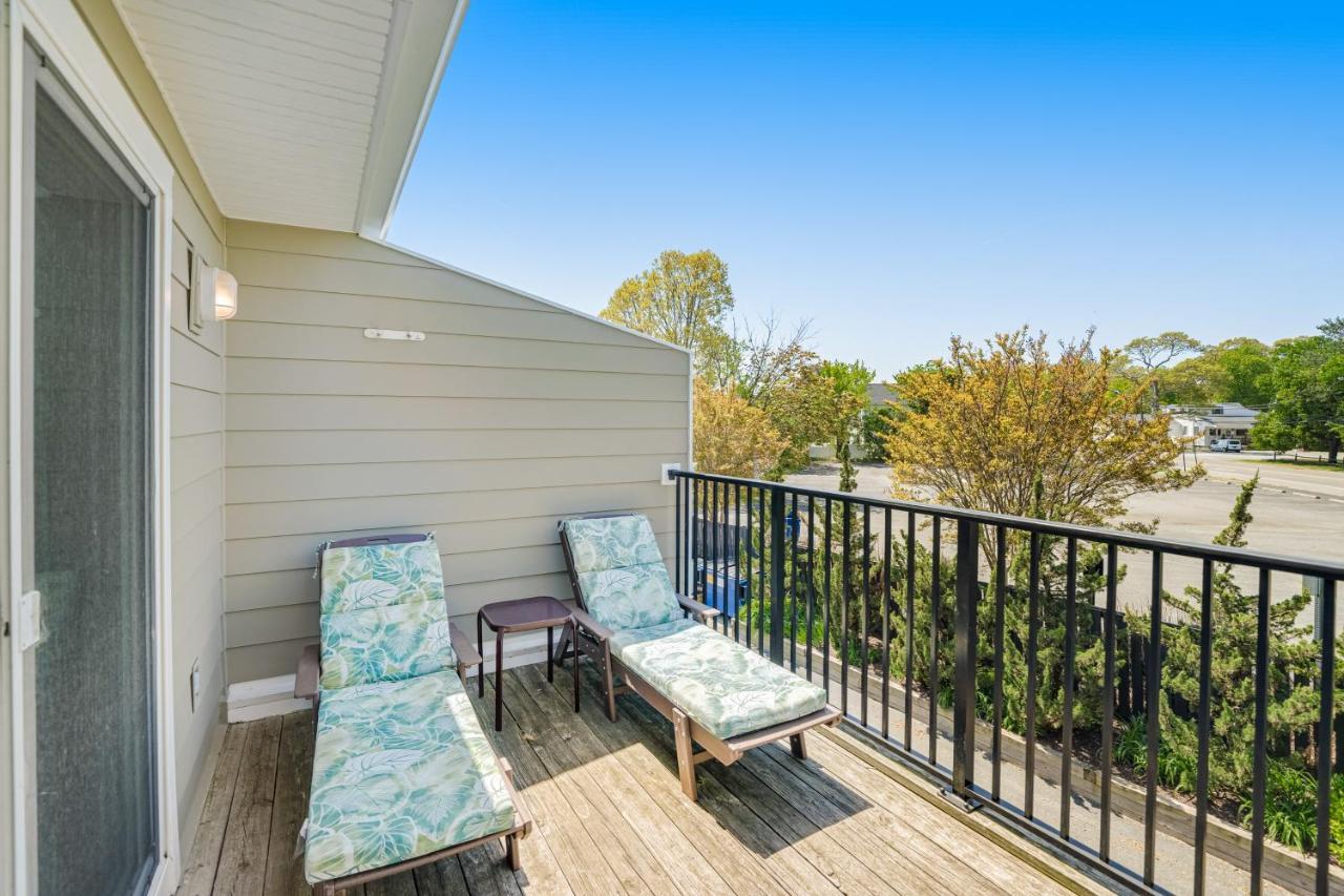 Scarborough Village - 245 Country Club Dr, Unit #608 リホーボス・ビーチ エクステリア 写真