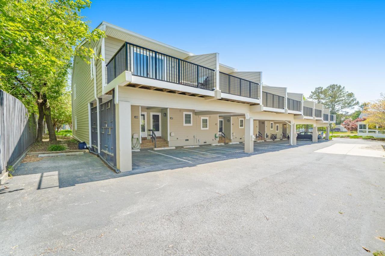 Scarborough Village - 245 Country Club Dr, Unit #608 リホーボス・ビーチ エクステリア 写真