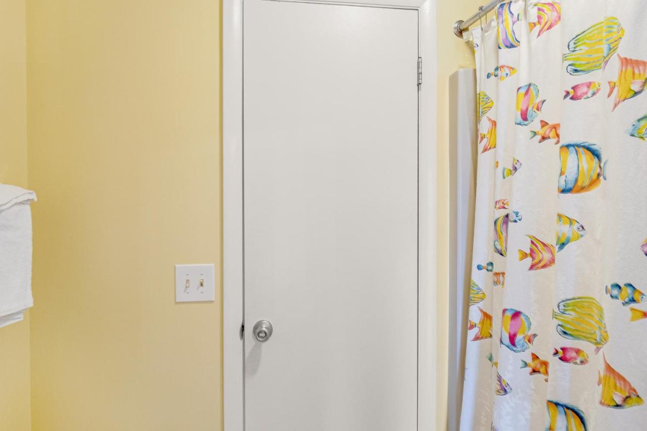 Scarborough Village - 245 Country Club Dr, Unit #608 リホーボス・ビーチ エクステリア 写真